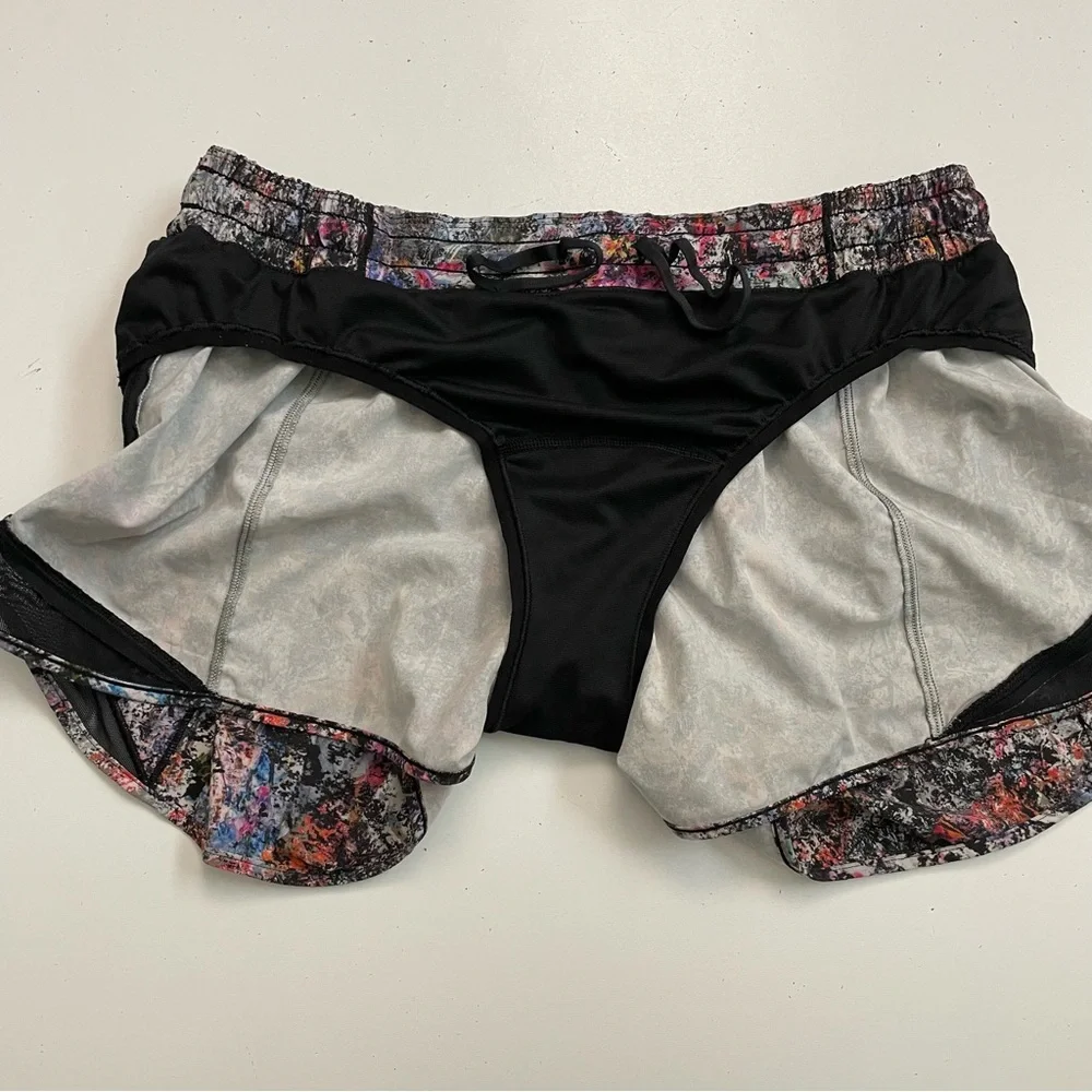 Lululemon Hottie Hot Short Reflectors Built In Liner Mesh Vitalize Multi 12 Tall